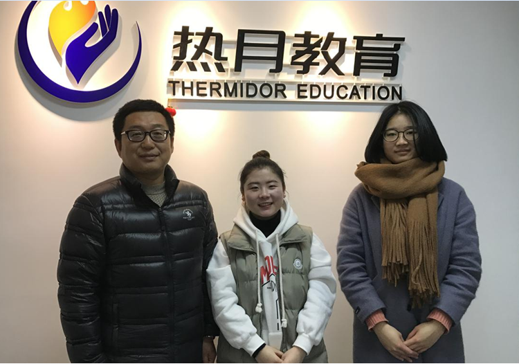 杨主任与14文秘实习学生合影